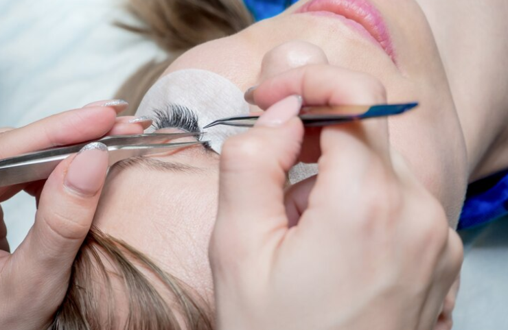 Eyelash Bar Extension Services in Ghatkopar